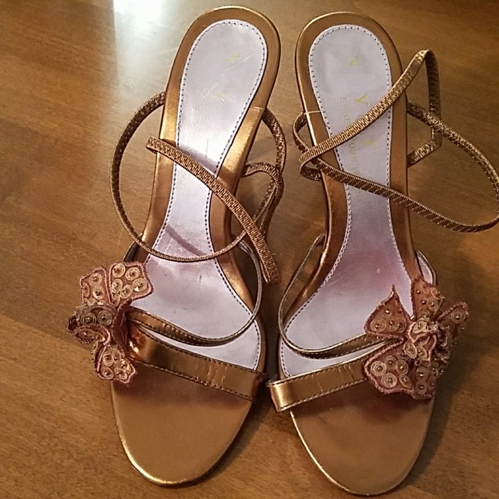 Heels - Picture 2 of 3